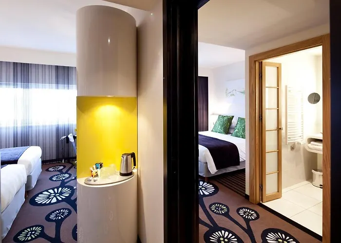 Western Le Rhenan & Restaurant Chez Claude