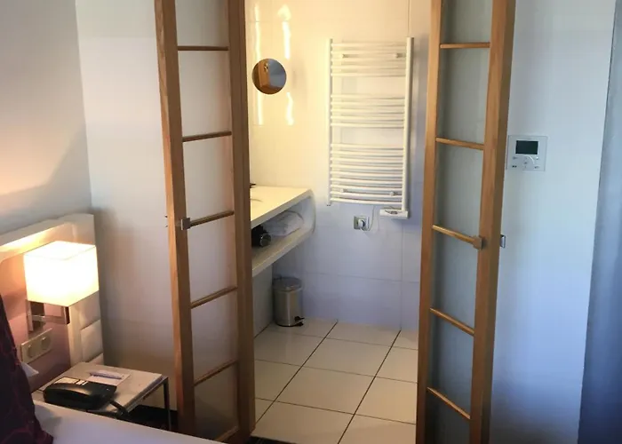 Western Le Rhenan & Restaurant Chez Claude