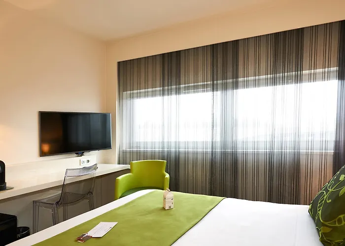 Western Le Rhenan & Restaurant Chez Claude ホテル 4*