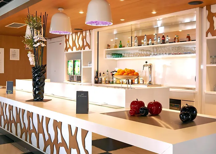 Western Le Rhenan & Restaurant Chez Claude Hotel 4*