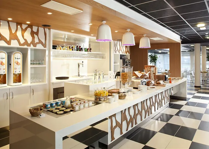 Western Le Rhenan & Restaurant Chez Claude Hotel 4*